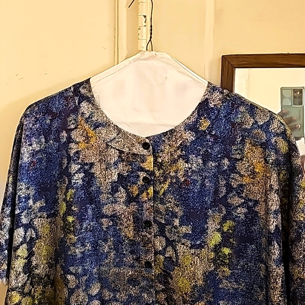 Top - Picture 2 of 4